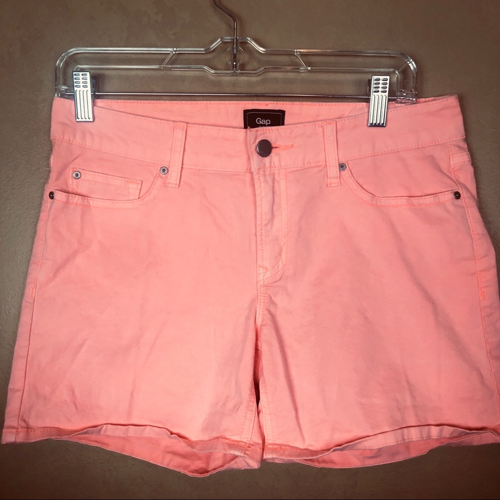 Ladies shorts, size 4